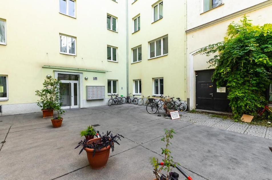 Authentic Apartment Next To Schwedenplatz Wien Exteriör bild