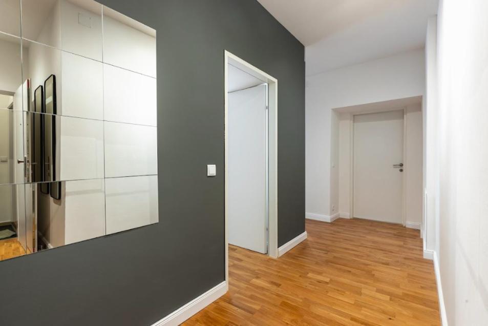 Authentic Apartment Next To Schwedenplatz Wien Exteriör bild
